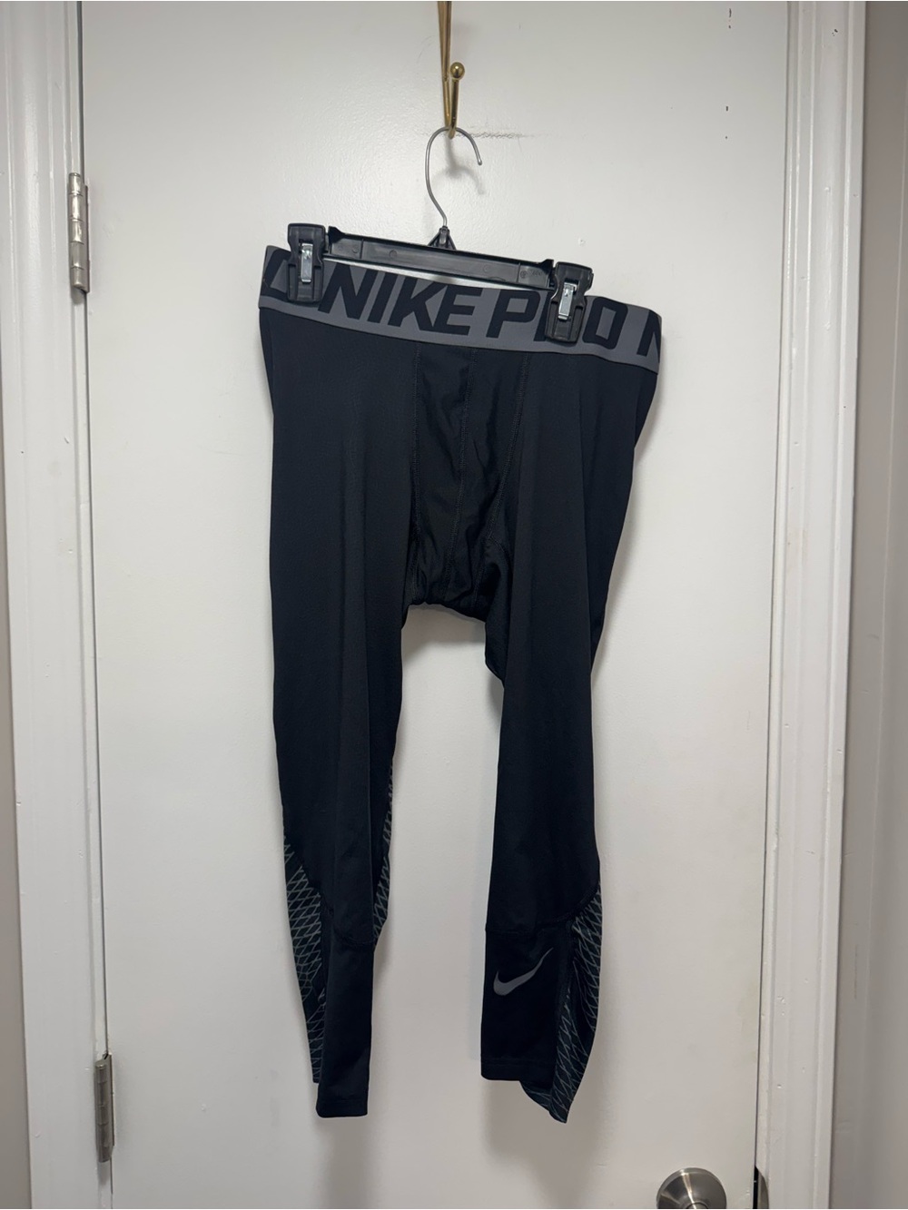 *Men’s Nike Black Compression Leggings with White Logo